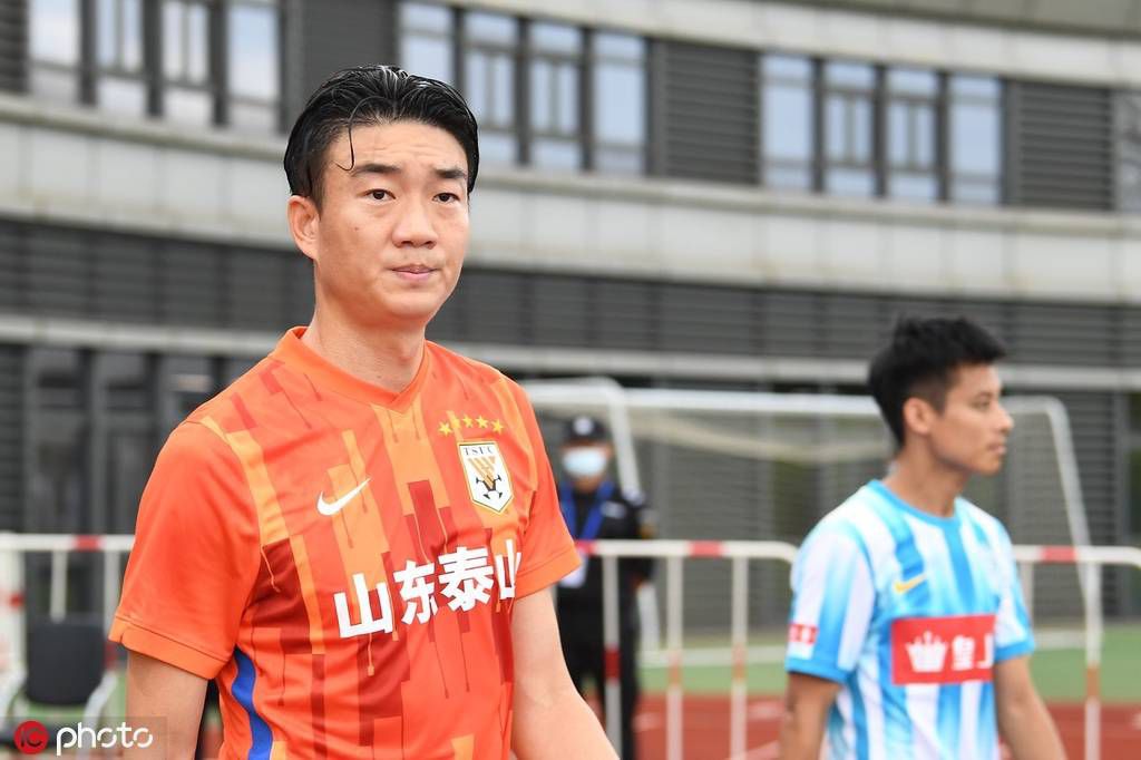 萧常坤就连声赞叹：这秦总，真是大好人啊。
